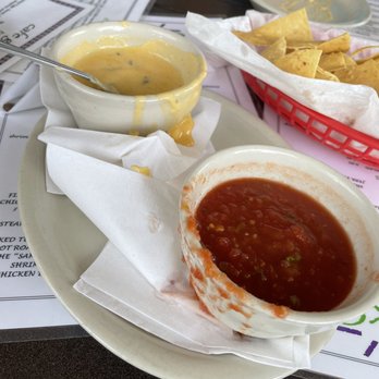 Cafe Gecko Fairview - Queso and Chips - American Near Me - Fairview, Texas