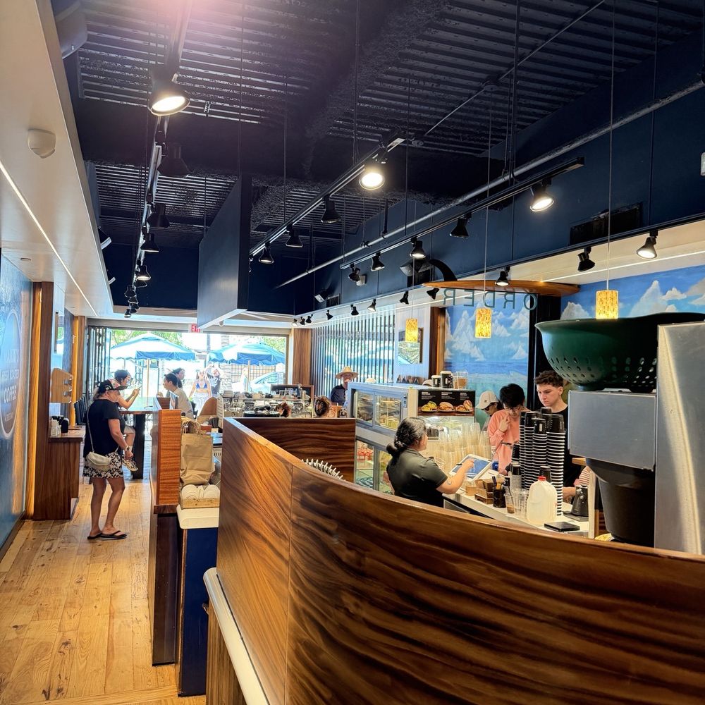 Kai Coffee - Look towards the street - Creperies Near Me - Honolulu, Hawaii