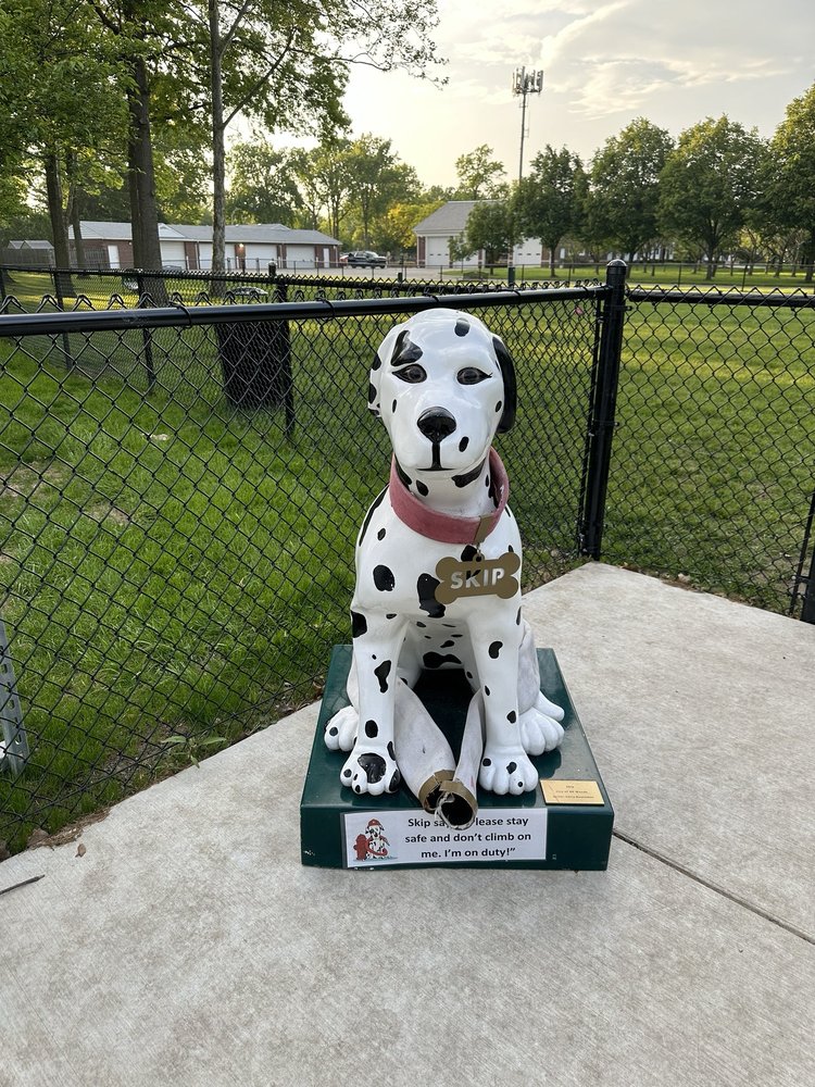 Mack Avenue Dog Park Logo