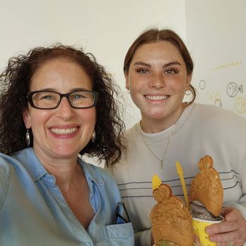 Somisomi - I brought one of my favorite students for a sweet treat. We love the tasty pastry! - Ice Cream & Frozen Yogurt Near Me - Irvine, California
