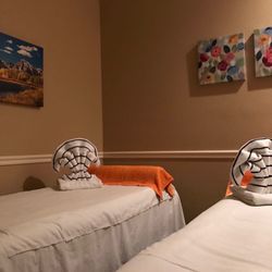 Sunny Day Spa Massage - The owner release a gorgeous special couples room expecially for the Valentine's Day！Customers will definitely enjoy it.