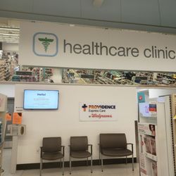 Providence ExpressCare at Walgreens - Bethany - Seating area