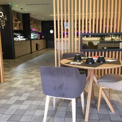 Hôtel Restaurant Novotel Aulnay - Looking into buffet area