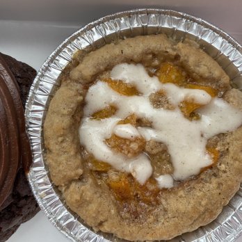Crumbl - Sunset Valley - Peach cobbler - Bakeries Near Me - Austin, Texas