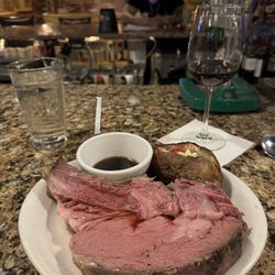 Walter's Steakhouse - King cut prime rib