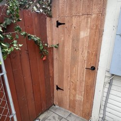 Eduardo's Handyman Service - Side gate