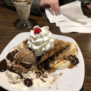 Colonial Cafe - Naperville - Ice Cream & Frozen Yogurt Near Me - Naperville, Illinois Colonial Cafe - Naperville - Ice Cream & Frozen Yogurt Near Me - Naperville, Illinois