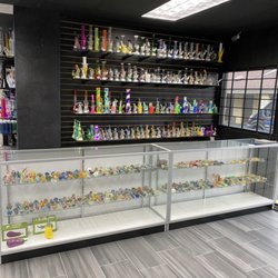 Midtown smoke & Vape II - Beautiful Glass hand and water pipes