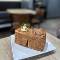 Tiramisu and pistachio toast