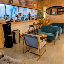 Belly Bowl Kitchen and Lounge - Dining area