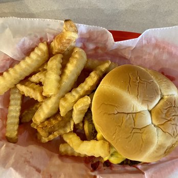 Jolly Dutchman - Cheese burger - Bars Near Me - Ocqueoc, Michigan