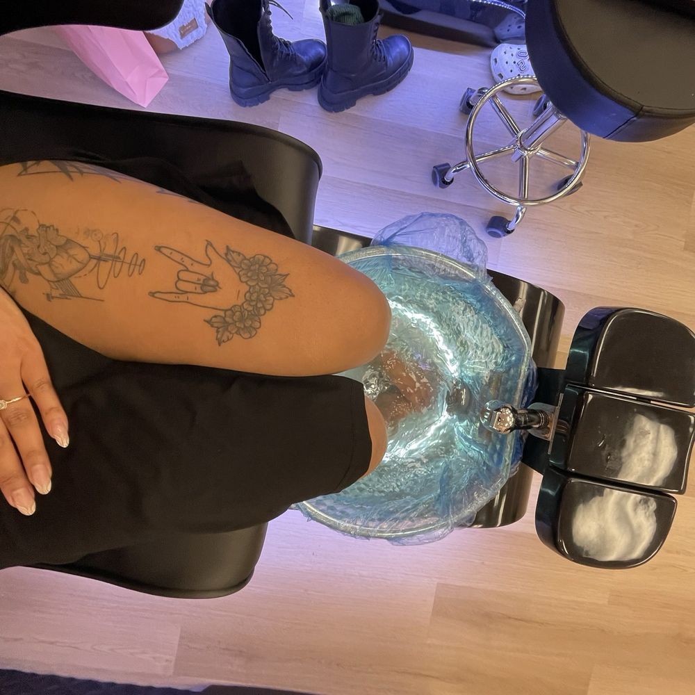 Bedazzled Nail Bar - Pedicure - Nail Salons Near Me - Fairfield, California