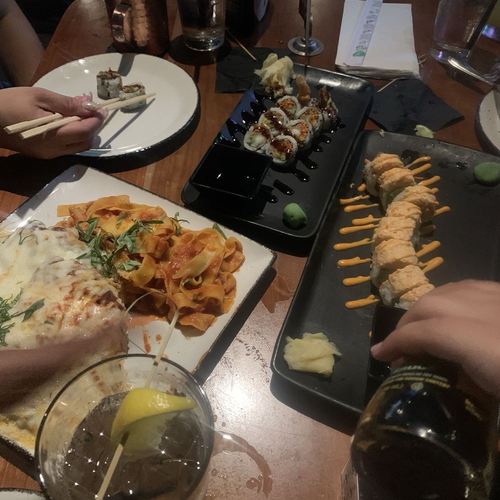 Tommy's Tavern + Tap - Sushi and chicken park with pasta yumm - American Near Me - Edison, New Jersey