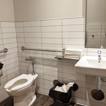 Sauce Pizza & Wine - Bathroom (clean) - Pizza Near Me - Tempe, Arizona