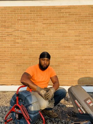 Leander’s Plumbing Maintenance & Home Remodeling Logo