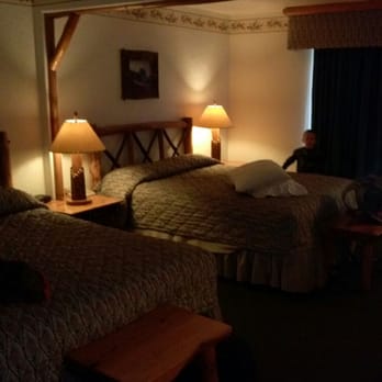 Holiday Inn The Lodge at Big Bear Lake - Dim lighting and cabin decor - Big Bear, CA
