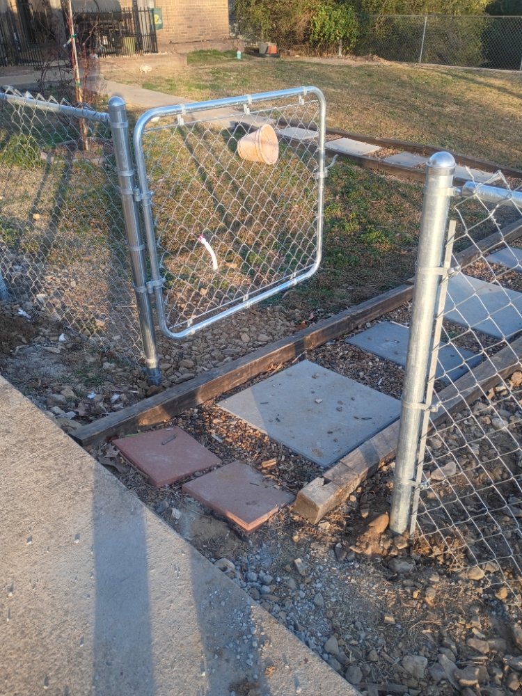 Circle R Fencing - Garage Door Contractor in Alma, AR