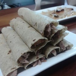 Sierrita - Los tacos son pequeños, así que está de ti si solo pides una orden.