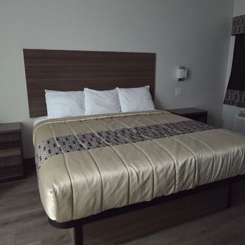 Hotel Royale - King Bed - Hotels Near Me - Houston, Texas Hotel Royale - King Bed - Hotels Near Me - Houston, Texas