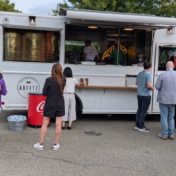 Abeetz - Abeetz crankin out pizzas - Food Trucks Near Me