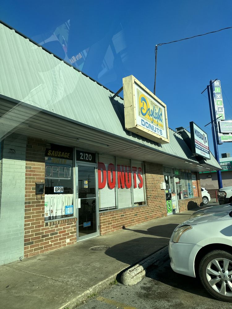 DAYLIGHT DONUT SHOPS - Updated February 2026 - 2120 S Garnett Rd, Tulsa ...