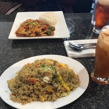 Bangkok Thai Cuisine - Mango fried rice w chicken and chicken cashew nut and Thai teas. - Thai Near Me - Lewes, Delaware