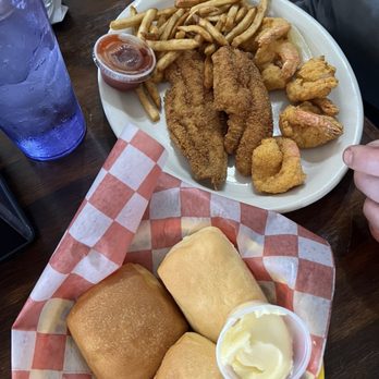 Aimee's Bluebird Cafe - Catfish and bread - Cafes Near Me - Cuero, Texas