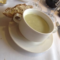 Kiliaan - Soepje van asperge met kervel en room.