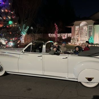 Boise Classic Touring - Classic convertible Christmas lights, Tour - Wine Tours Near Me