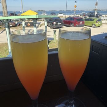 High & Dry Grill - Beachside Bellini! Yum! - Tiki Bars Near Me - Dunedin, Florida