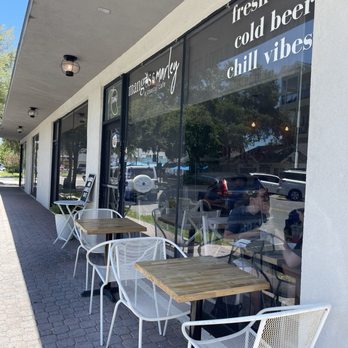 Mangos & Marley A Coastal Cafe - Exterior / small outdoor seating area - Cafes Near Me - Dunedin, Florida