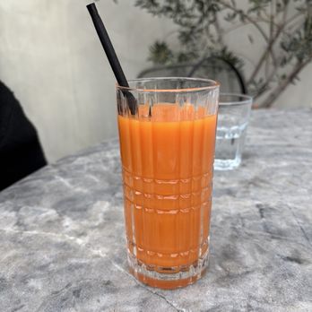 Zinqué - Orange juice with ginger and tumeric - sunrise - French Near Me - Malibu, California Zinqué - Orange juice with ginger and tumeric - sunrise - French Near Me - Malibu, California