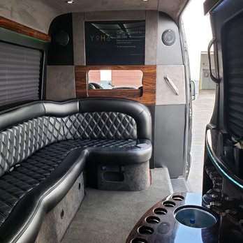 Lux Dryve - Continue inside - Limos Near Me - Chicago, Illinois Lux Dryve - Continue inside - Limos Near Me - Chicago, Illinois