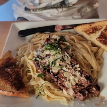 Kenwood's Kitchen & Tap - Fettuccine Alfredo with Steak! - Comfort Food Near Me - Costa Mesa, California Kenwood's Kitchen & Tap - Fettuccine Alfredo with Steak! - Comfort Food Near Me - Costa Mesa, California