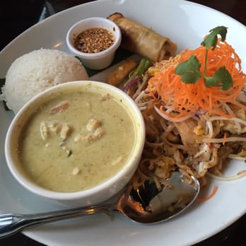 Noodle Wave - Green curry + pad Thai lunch special - Thai Near Me - Garland, Texas