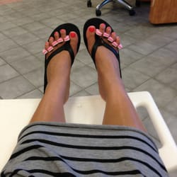 Mia's Beauty Salon - Toes done! Hair did!
