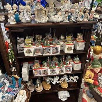 Michiganders Antiques and Colletibles - Antiques Near Me - Birch Run, Michigan Michiganders Antiques and Colletibles - Antiques Near Me - Birch Run, Michigan