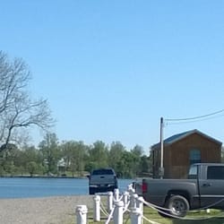 South Shore Cottages & Blu's Eat House Restaurant - 1, 2, & 3 bedroom cottages with a lake view