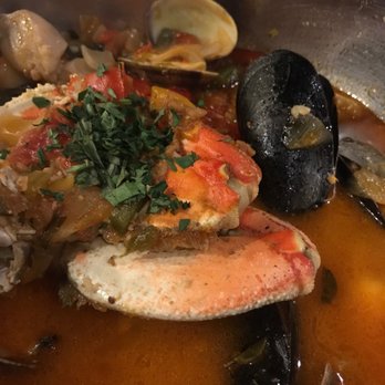 Sam's Chowder House - Crab Cioppino - Seafood Near Me - Half Moon Bay, California Sam's Chowder House - Crab Cioppino - Seafood Near Me - Half Moon Bay, California