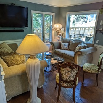 Flume's End - Lobby area. - Bed & Breakfast Near Me - Nevada City, California Flume's End - Lobby area. - Bed & Breakfast Near Me - Nevada City, California