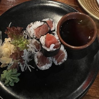 Viet Bowl - Ahi maki roll - Vietnamese Near Me - Berlin, BE Viet Bowl - Ahi maki roll - Vietnamese Near Me - Berlin, BE