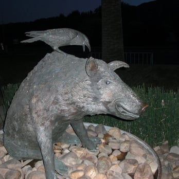 Rutherford Grill - statue outside - American Near Me - Rutherford, California Rutherford Grill - statue outside - American Near Me - Rutherford, California