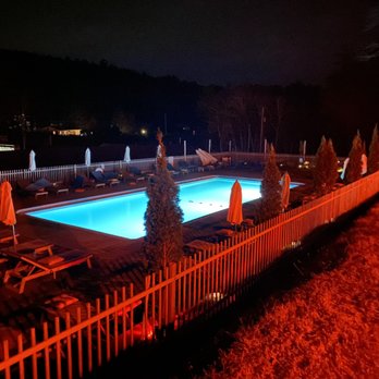 Blue Fox Motel - Pool - American Near Me - Narrowsburg, New York