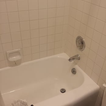 Kings Inn San Diego - This tub has seen better days, clearly not part of the remodel - San Diego, CA