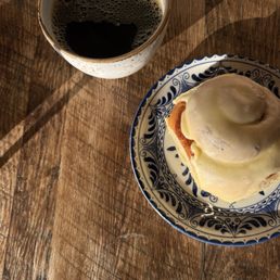 Drip coffee || Cinnamon Roll