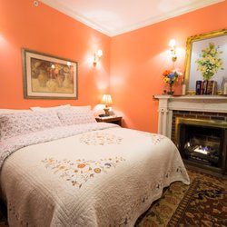 Sutton House Bed & Breakfast - Peach Lily Suite