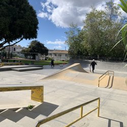 Lake Street Park - First visit, it looks fun but actually crowded today!