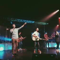 Waymaker Church - Brentwood Church's worship is INCREDIBLE!