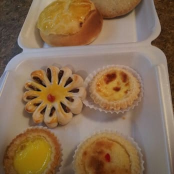 Kee Heong Cantonese Bakery - A  variety of breads, tarts and cookies - Bakeries Near Me - Halifax, Nova Scotia