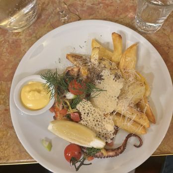 Hotel Orphée - Grilled squid with Parmesan truffle fries - Hotels Near Me - Regensburg, BY